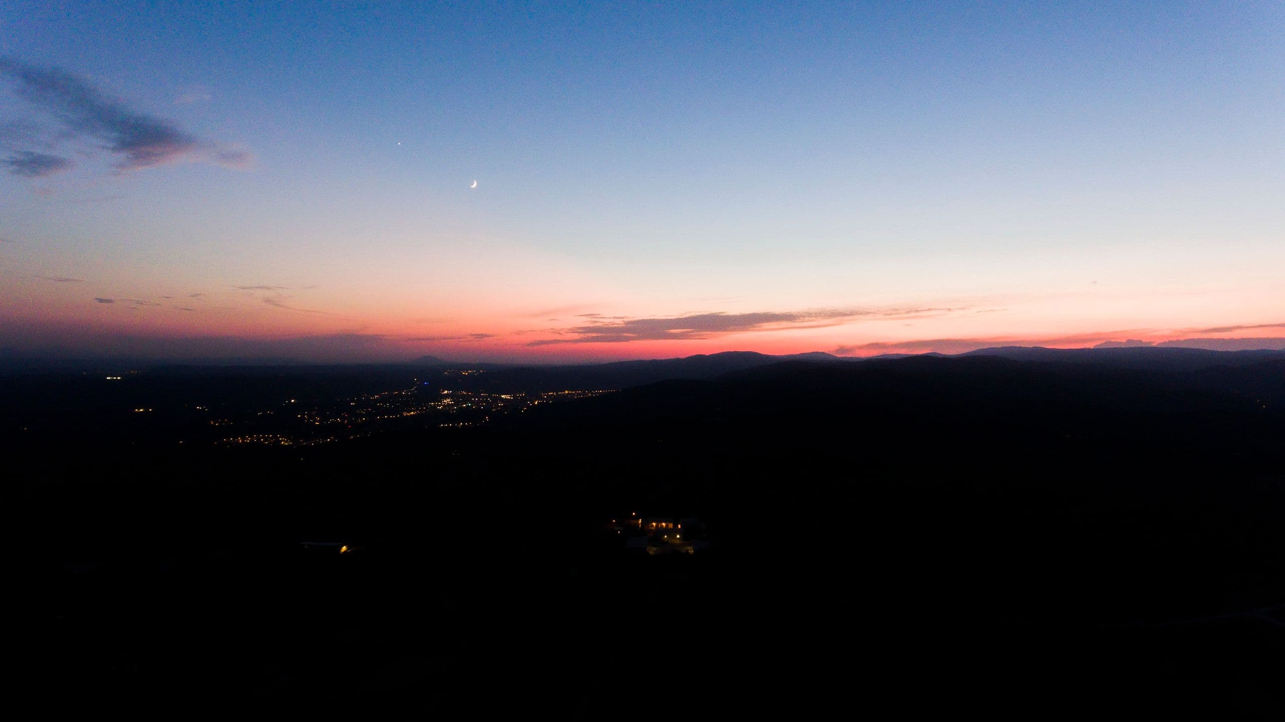 Crépuscule suspendu