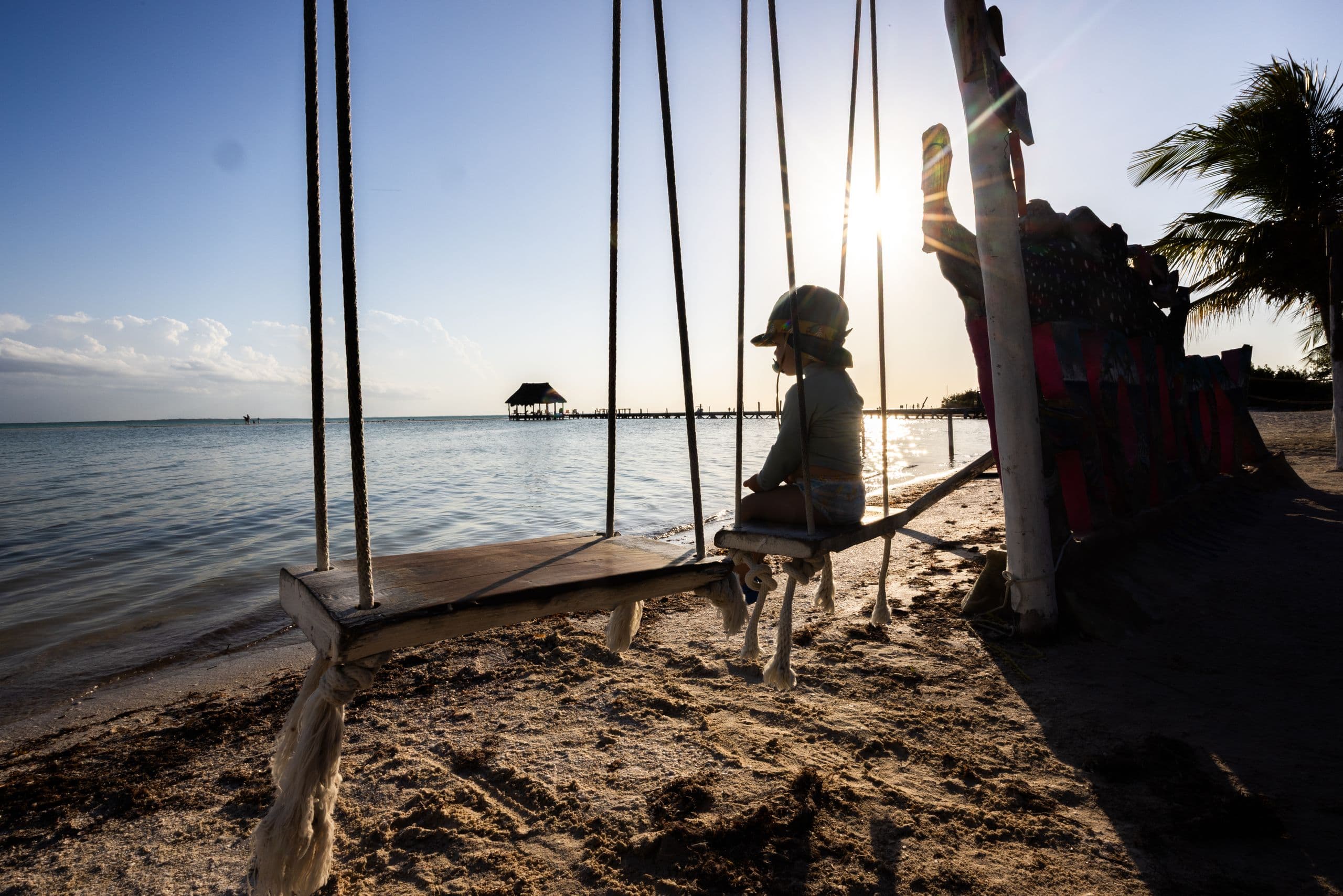 Enfant face à l'horizon